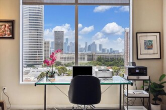 3333 Allen Pkwy in Houston, TX - Foto de edificio - Building Photo