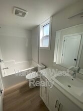 1901 Northern Flicker Ct in Kelowna, BC - Building Photo - Building Photo