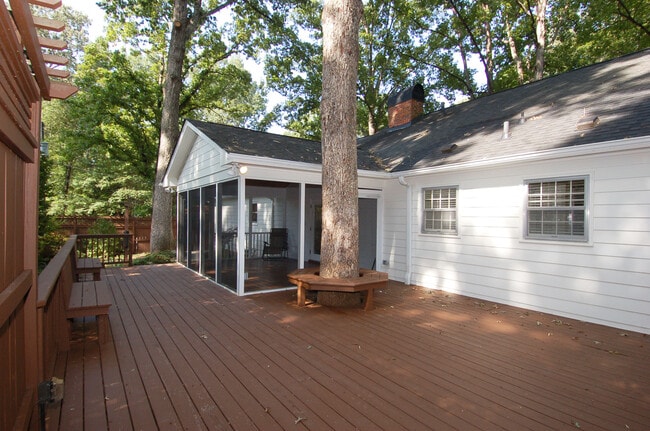 5400 Emerson Dr in Raleigh, NC - Foto de edificio - Building Photo