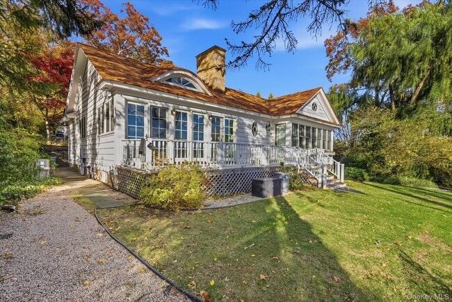 property at 508 Centre Island Rd