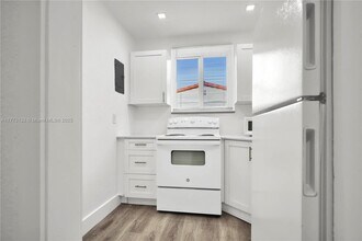 3041 NW 15th St in Miami, FL - Building Photo - Building Photo