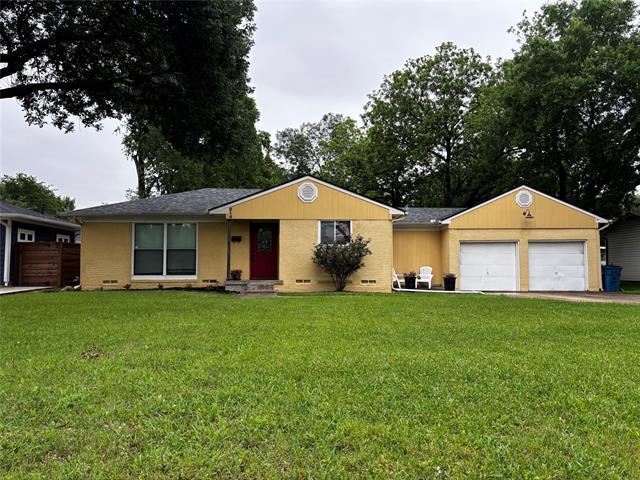 property at 816 E Texas St