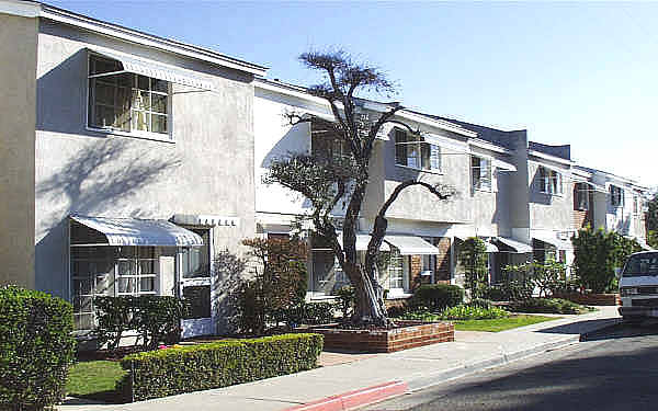 142-156 Melody Ln in Costa Mesa, CA - Building Photo - Building Photo