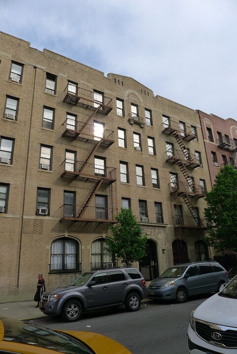 30-78 34th St in Astoria, NY - Foto de edificio