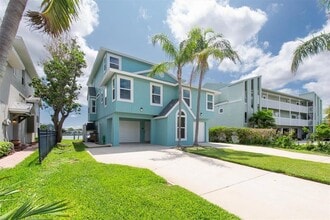 2507 Bay Blvd in Indian Rocks Beach, FL - Foto de edificio - Building Photo