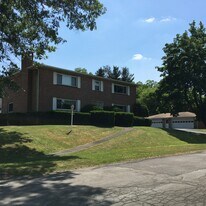 120 S Jensen Rd, Unit 1E in Vestal, NY - Building Photo