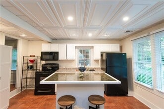 554 E Main Rd in Middletown, RI - Building Photo - Building Photo