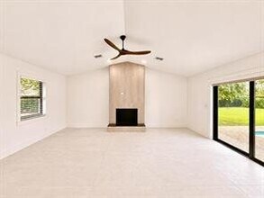 4823 NW 91st Way in Coral Springs, FL - Foto de edificio - Building Photo