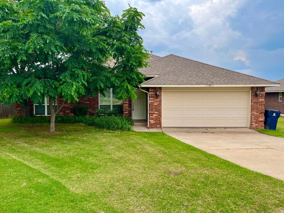 15925 Korie Dr in Edmond, OK - Building Photo