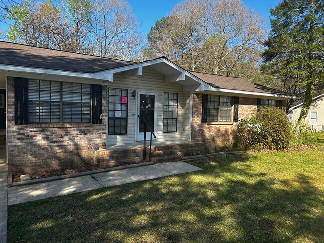 property at 1618 Circle Dr