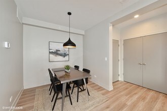 717 Rogers St-Unit -717-2B in Downers Grove, IL - Building Photo - Building Photo