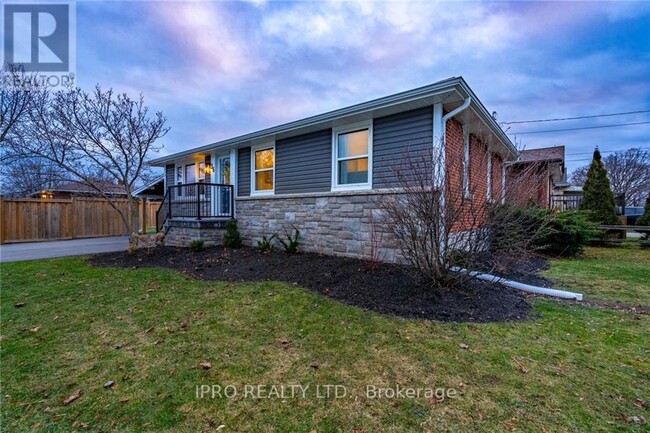 36 Inchlee Dr in Hamilton, ON - Building Photo - Building Photo