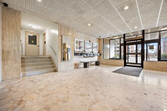 30 High Street East in Mississauga, ON - Building Photo - Building Photo