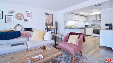1037 N Vista St-Unit -203 in West Hollywood, CA - Building Photo - Building Photo