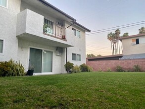 15327 Woodruff Pl in Bellflower, CA - Foto de edificio - Building Photo