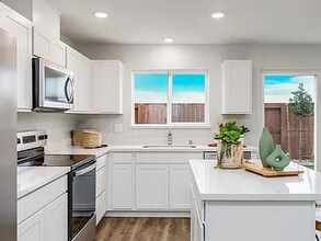 815 Congaree Ln in Redding, CA - Building Photo - Building Photo