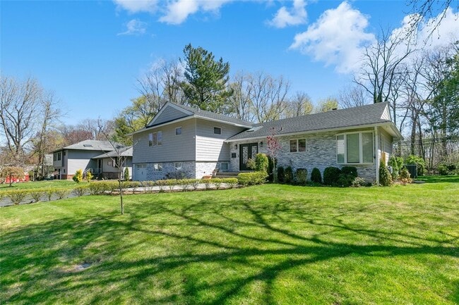 22 Olive St in Lake Success, NY - Building Photo - Building Photo