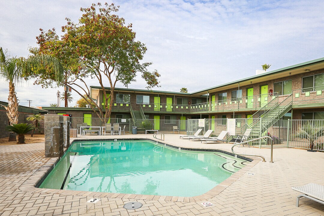 Carol Mary in Phoenix, AZ - Foto de edificio