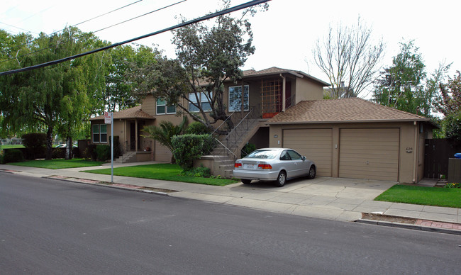 618-620 622 E Santa Inez Ave in San Mateo, CA - Building Photo - Building Photo