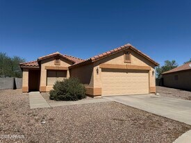 678 W Kingman Loop in Casa Grande, AZ - Building Photo