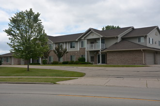 Meadow Creek Townhomes in Appleton, WI - Building Photo - Building Photo