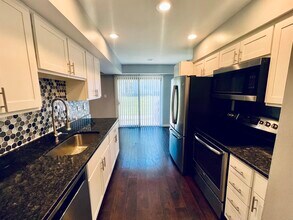 613 Academy Ct in Schaumburg, IL - Building Photo - Building Photo