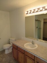 126 Independence Way in Independence, OR - Foto de edificio - Building Photo