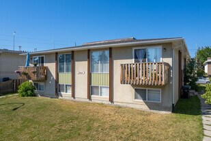 11439D 8 St SW in Calgary, AB - Building Photo