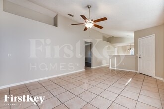 7432 Little Pond Ct in Orlando, FL - Foto de edificio - Building Photo