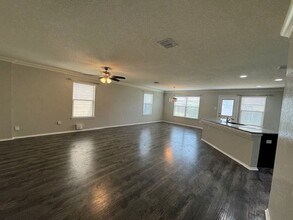 1242 Big Lake in San Antonio, TX - Foto de edificio - Building Photo