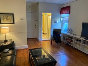 715 Pine St, Unit 4 in Philadelphia, PA - Building Photo - Building Photo