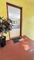 8007 W 6th Ave, Unit E in Hialeah, FL - Building Photo