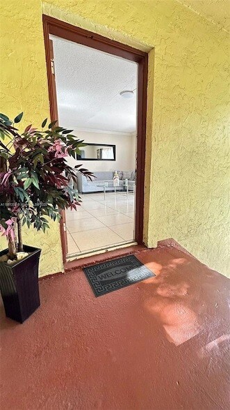 8007 W 6th Ave, Unit E in Hialeah, FL - Building Photo