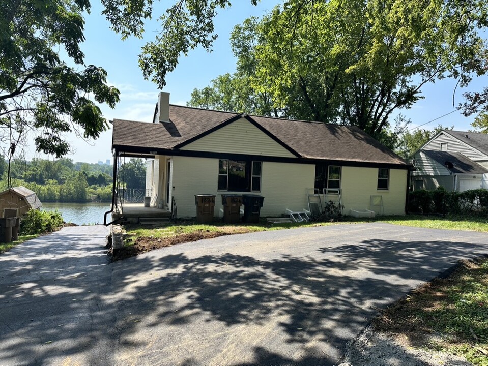 1826 River Dr in Nashville, TN - Building Photo