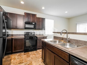 326 York St in Woodland, WA - Building Photo - Building Photo