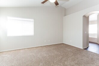 7620 Eminence Ct in Las Vegas, NV - Building Photo - Building Photo