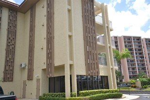 105 Island Way in Clearwater, FL - Building Photo