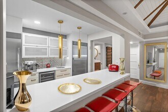 6106 Royal Poinciana Ln in Tamarac, FL - Building Photo - Building Photo