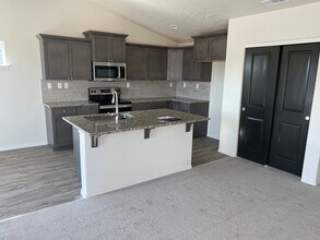 4261 W Wood Ct in Moses Lake, WA - Building Photo - Building Photo