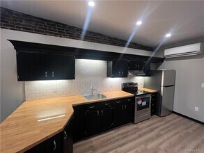 30 Henry St in Middletown, NY - Building Photo - Building Photo