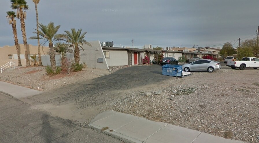 2065 Mesquite Ave in Lake Havasu City, AZ - Foto de edificio