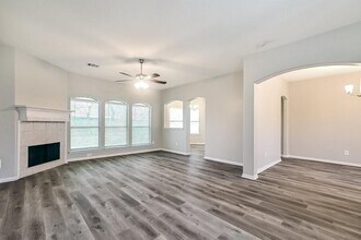 914 Chase Lock Dr in Bacliff, TX - Building Photo - Building Photo