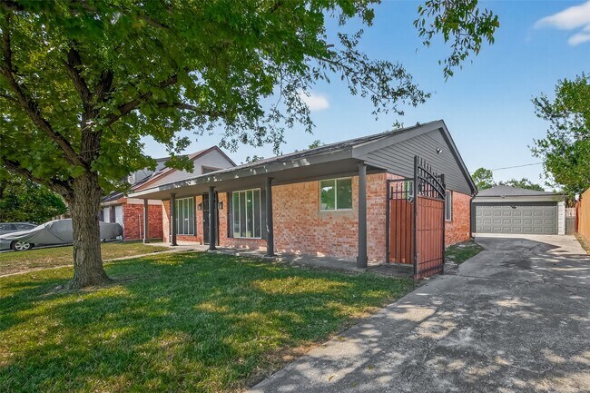 11742 N Little John Cir in Houston, TX - Building Photo - Building Photo