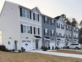 109 Packett Ct in Aylett, VA - Building Photo