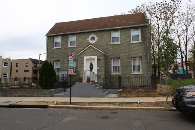 1819 D St NE in Washington, DC - Building Photo - Building Photo