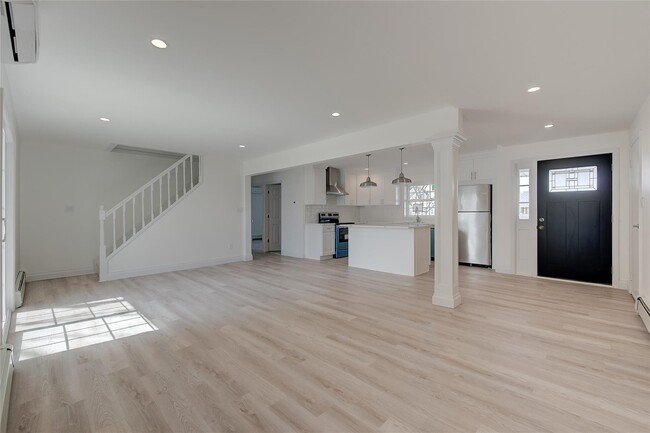 27 Walnut Ln in Hicksville, NY - Building Photo - Building Photo
