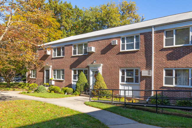 Bay Terrace Co-Op Facility Section III in Bayside, NY - Building Photo - Building Photo