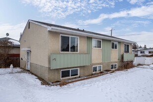 2202-2204 78 Ave SE in Calgary, AB - Building Photo