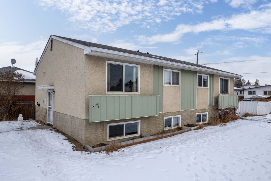 2202-2204 78 Ave SE in Calgary, AB - Building Photo