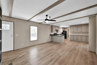 21195 Security Cemetery Rd in Cleveland, TX - Foto de edificio - Building Photo